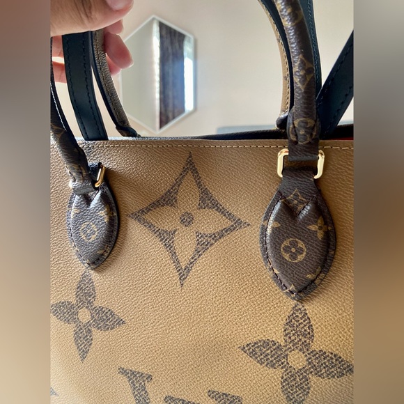 Louis Vuitton OnTheGo GM Monogram Tote in Pristine, Like New Condition - Picture 5 of 11